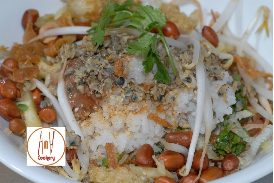 Cơm hến - Clam rice Hue local food